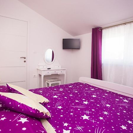 App Sara Apartment Kanfanar Exterior foto
